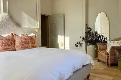 The Railway House - Platform 3b