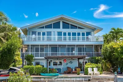 Image de Lobster Tales: A stunning 5-bedroom, 5-bath home in Islamorada with bay views.