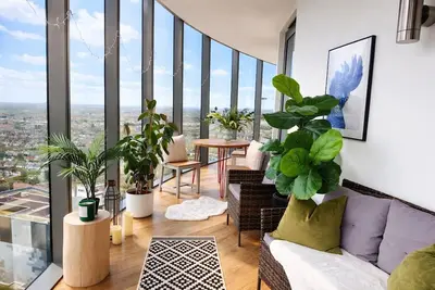 Image de Skyline 2br w/ Views & Parking • Near Kew