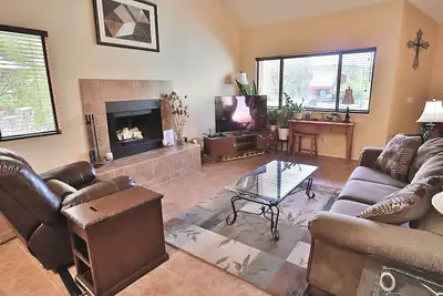 Image de Peaceful Condo Retreat with Majestic Views & Patio Living