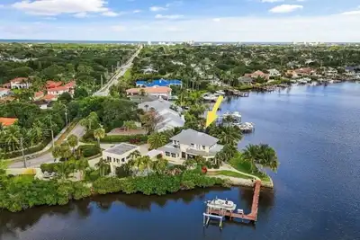 Image de Jupiter Riverfront Compound with 20, 000 lb Boat Lift