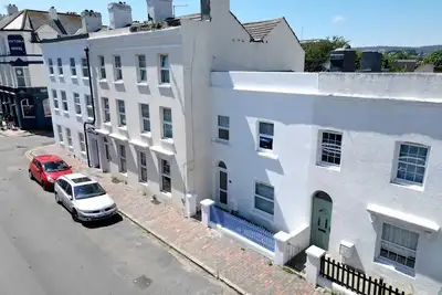 Image de Maison-Standard-Salle de bain privée-Vue ville