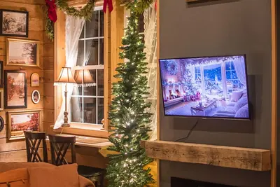 Image de Christmas Cottage In The Countryside of Corning