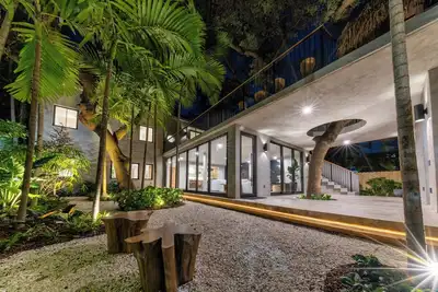 Image de Miami Jungle Retreat  Luxury Wellness Oasis