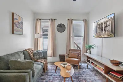 Image de 2-bedroom apartment in charming Pittsburgh with fitness room, Ac