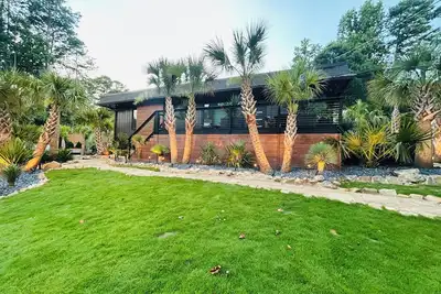 Image de World Cup Ready-Luxury 3-bedroom estate in Atlanta with Pool & Waterfall.
