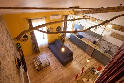 Image de Charme unique · Clim · 6 pers au cœur de Carca