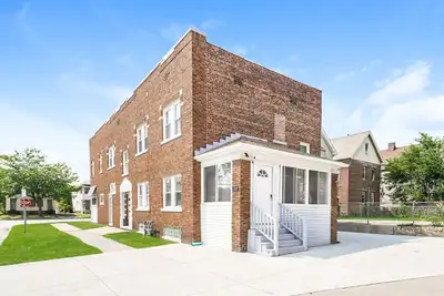 Image de Modern 3 Bedroom Retreat Near Downtown, I-90 & Lake Erie