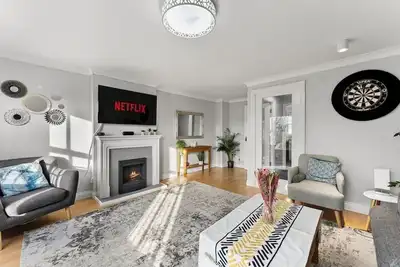 Image de Charming House in Wakefield -  Sleeps 6