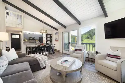 Image de Stylish 2bd Mtn Views, Hot Tub, Walk to Shuttle
