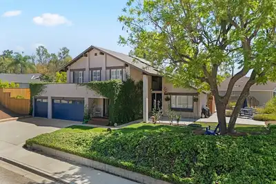 Image de 5-Bedroom Farmhouse near Country Club