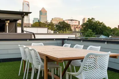Image de Amazing Views! Rooftop Terrace with 3King beds only 12min walk to BoA stadium.