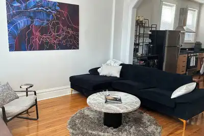 Image de Historic feel, Modern comfort Walk to parks and food in beautiful Chicago