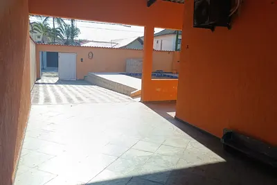 Image de House with pool right on the sand