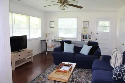 Image de Cozy Cottage with Fire Pit - Family & Pet friendly - Near Downtown Chickamauga