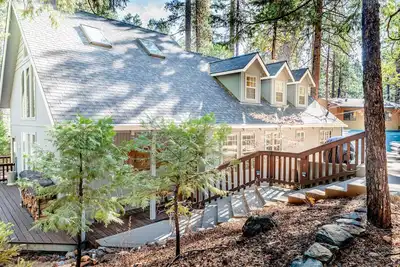 Image de Peaceful Mountain Getaway w/ Hot Tub, Game Room