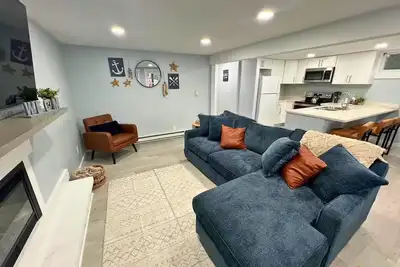 Image de Lakehouse / Near Colgate / Grill + Coffee Bar