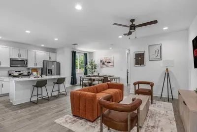 Image de Stylish Retreat - Close to Downtown - Open Layout