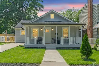 Image de 2025 Full Renovation - Charming 4br Bungalow Home