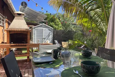 Image de Deux maisons d'hôtes authentiques, nichées dans un jardin tropical paisible