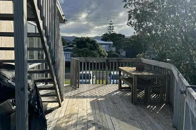 Image de Hosts on the Coast Barefoot on Rangi