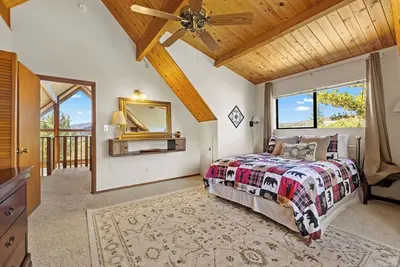 Image de Peak-A-View Lodge- Family Friendly!