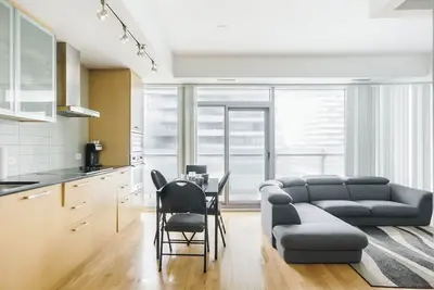 Image de Chic suite in hotel Downtown Toronto with, walk to Cn Tower