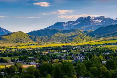 Image de Swiss Alpen View – Stunning 2-Bed/2. 5-Bath Condo with Loft & Mountain Views