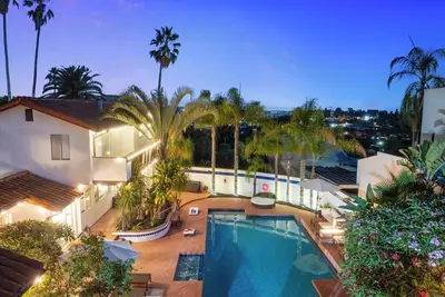 Image de Luxury 5br Villa - Pool, Spa, Movie Theater, Game Room, Bar, & Outdoor Dining