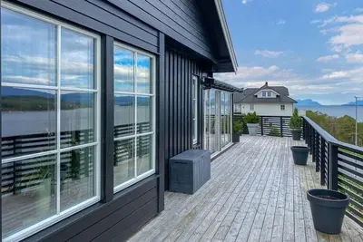 Image de Superbe maison à Skåla avec WiFi