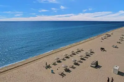 Image de Ak414 -2d -Miami Beach Oceanfront - Pool Bar & Spa