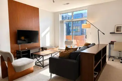 Image de Third Ward Apt Near Summerfest with Gym and Balcony | Sleeps 4