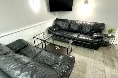 Image de Spacious & Cozy 2 Bdrm Stay in Toronto