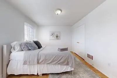 Image de Charming 4-bed Home Away From Home in Brampton, On