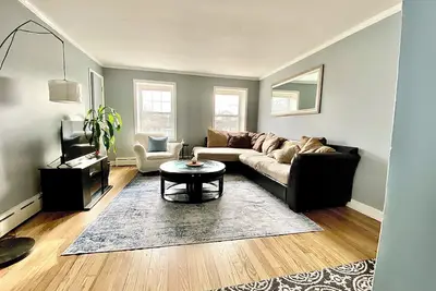 Image de Sunny 2-Bdrm Apt In-Unit Lndry & Balcony Near Nu Hsptls