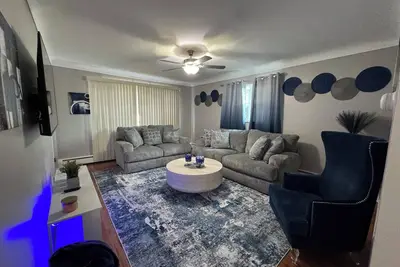 Image de Beautifully decorated space with private outdoor balcony.