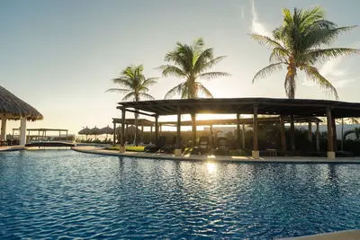 Image de luxurious 3-bedroom condo