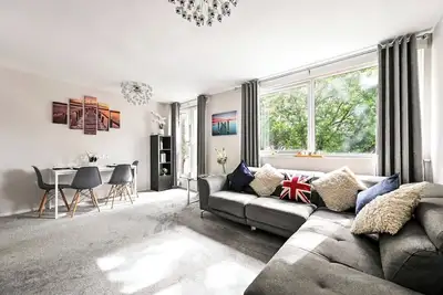 Image de Modern 3-Bed Maisonette | Epping High St | Parking
