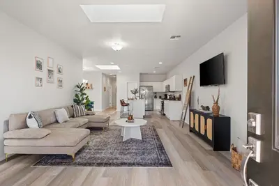 Image de Modern Comfort • 3br Home Near Airport & Netflix