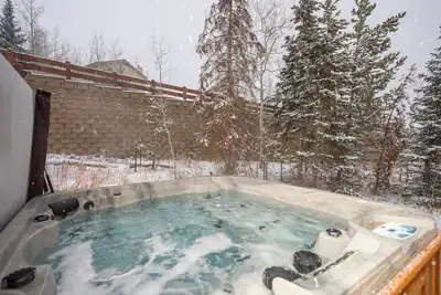Image de Best Value: Private Hot Tub, Pet Friendly, Game/Tv Room, Sauna, Fireplace