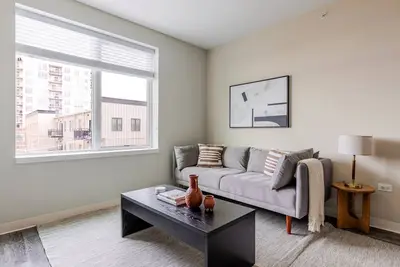 Image de Blueground | Edgewater, fitness center, nr Lake