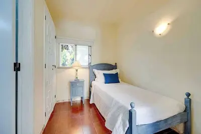 Image de Coastal Retreat: Sunrise Beach Villa Room with Pool Access