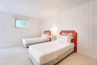 Image de Serene Room at Sunrise Beach Villa w/ Pool, Garden, Bbq, Parking & Beach Access