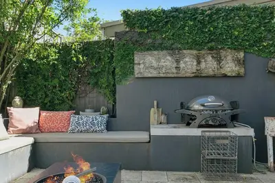 Image de The Sunroom Residence in Manly w/ private garden & parking