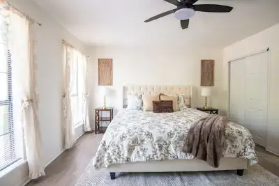 Image de Maple & Marigold – Modern Comfort + WiFi