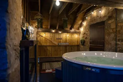 Image de The Cottage at Barraston Farm  -  a cottage that sleeps 10 guests  in 4 bedrooms