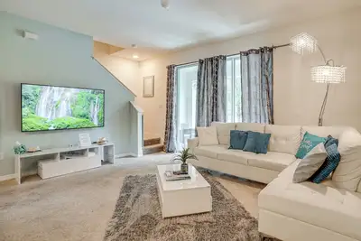 Image de Modern Family Townhome w/ Patio in Riverview!