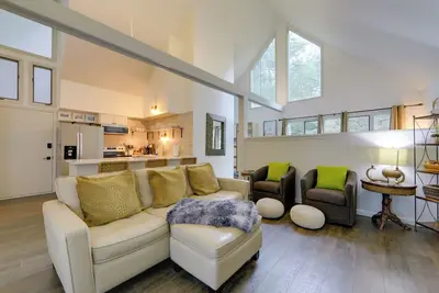 Image de 1/2 Mi to Skiing: Resort Getaway in Sapphire!