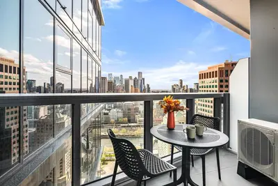 Image de Modern City Views Escape with Gym and Pool Access