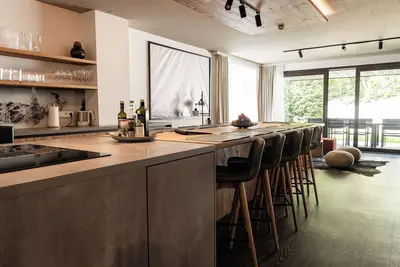 Image de Luxurious ski in - ski out chalet with private sauna (3)